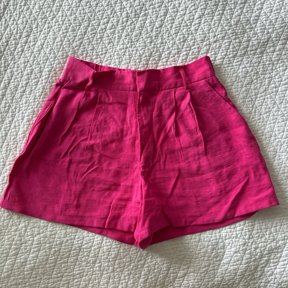 Tailored linen shorts